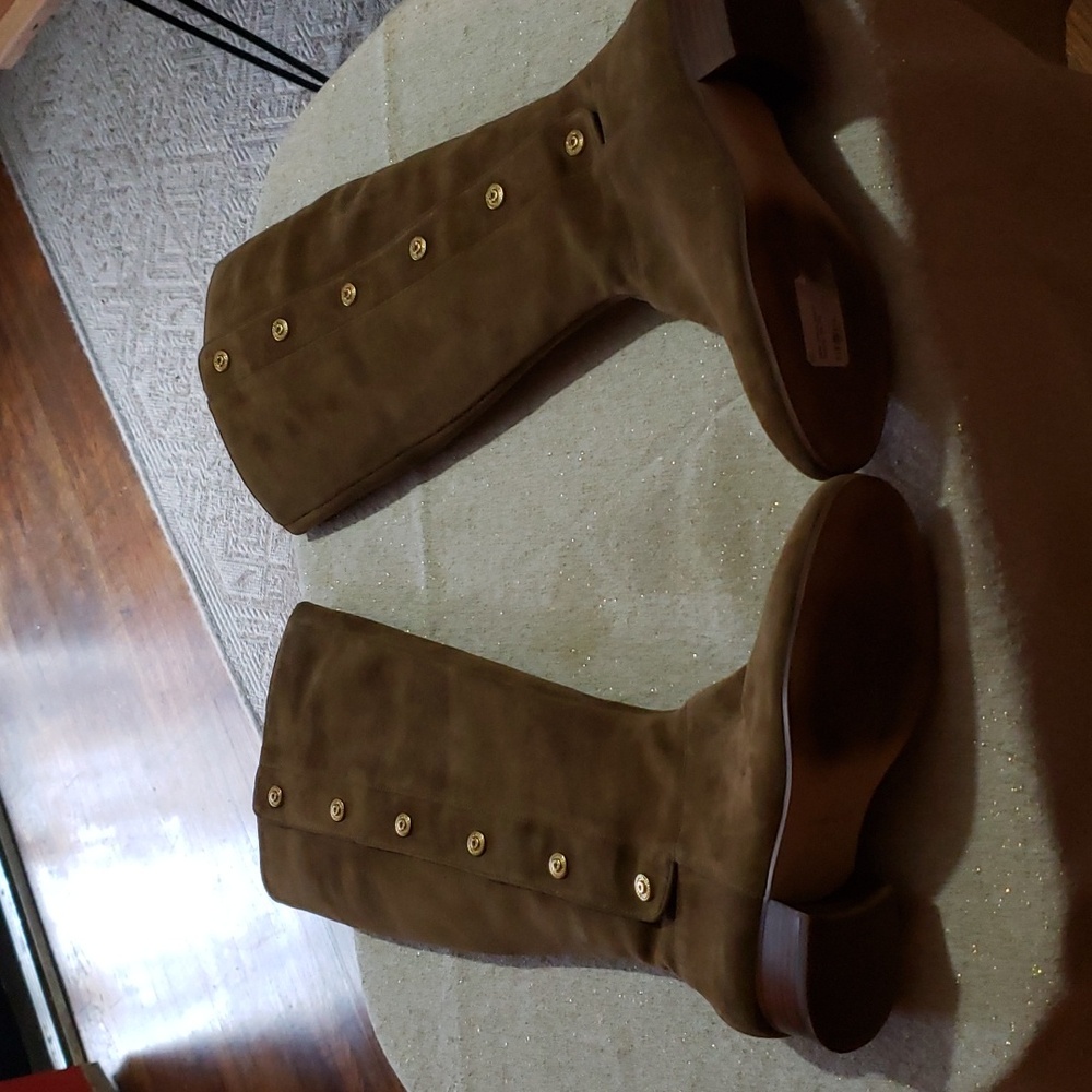Boots - Picture 2 of 4